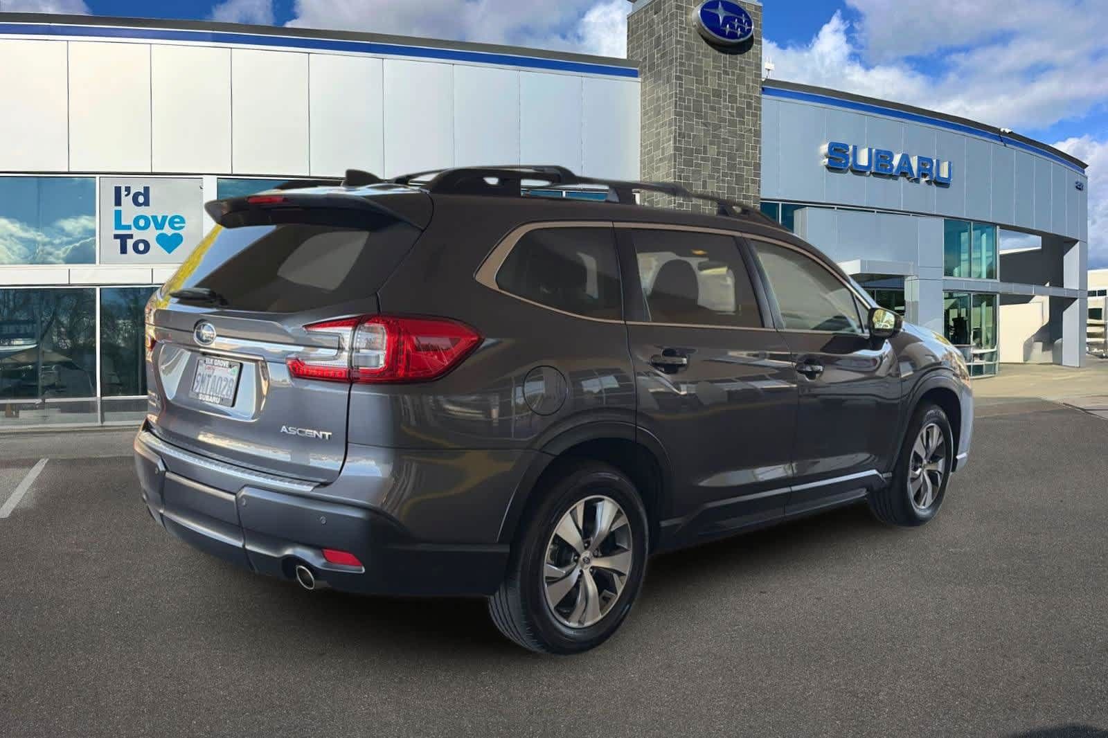 Used 2024 Subaru Ascent Premium w/ Convenience Package AWD/4WD image 2