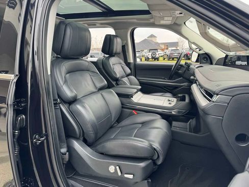 Used 2025 Lincoln Navigator Reserve AWD/4WD image 13