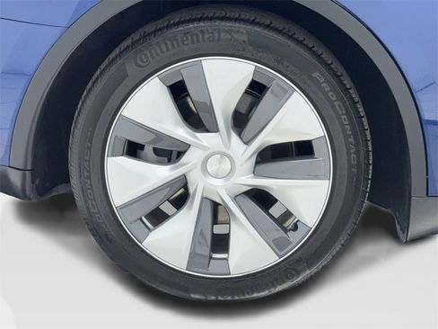 Used 2023 Tesla Model Y 2WD image 54