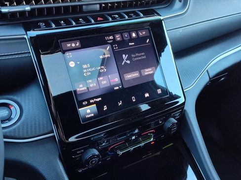 Used 2023 Jeep Grand Cherokee L Laredo image 18