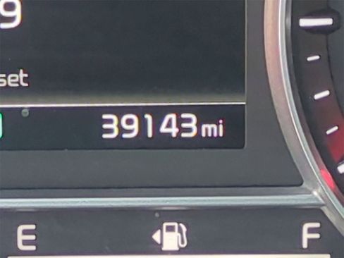 Used 2023 Kia Sorento S w/ Panoramic Sunroof Package image 17