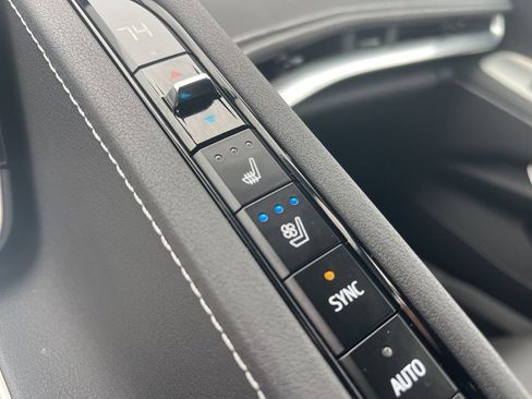 Used 2021 Chevrolet Corvette Stingray w/ Chrome Exterior Badge Package image 23