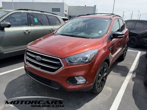 Used 2019 Ford Escape Titanium AWD/4WD image 1