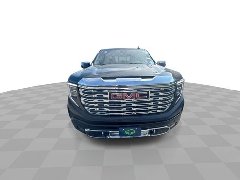 Used 2024 GMC Sierra 1500 Denali w/ Technology Package AWD/4WD image 3