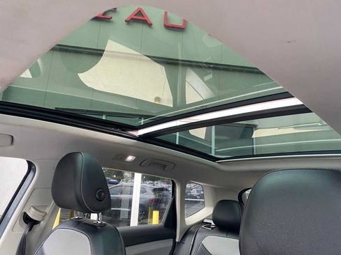 Used 2022 Volkswagen Taos SEL AWD/4WD image 26