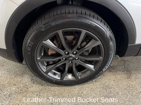 Used 2018 Ford Explorer XLT w/ XLT Appearance Package AWD/4WD image 26