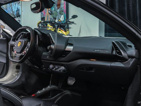 Used 2016 Ferrari 488 GTB RWD image 2