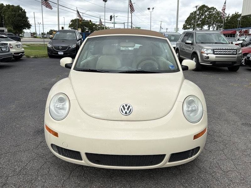 Used 2006 Volkswagen Beetle Convertible w/ Package 1 FWD image 3