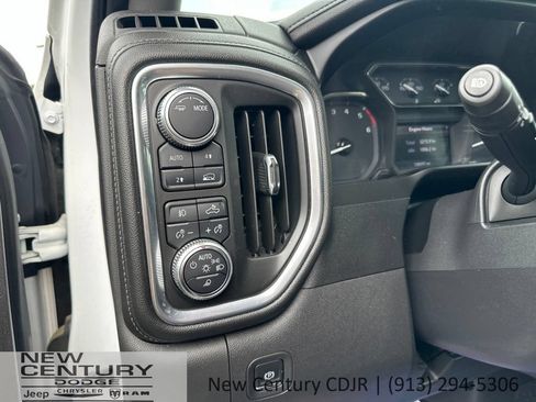 Used 2020 GMC Sierra 1500 SLT w/ Driver Alert Package II AWD/4WD image 8