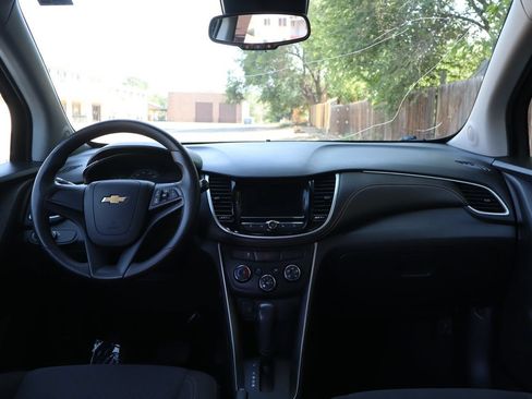 Used 2018 Chevrolet Trax LS AWD/4WD image 16