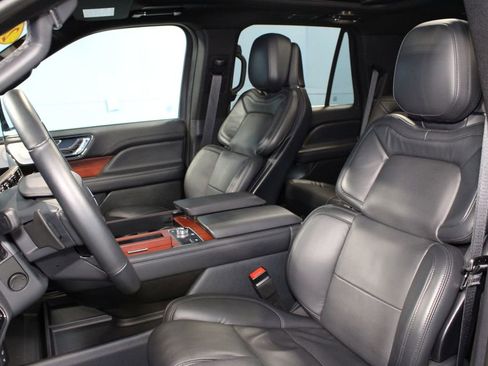 Used 2024 Lincoln Navigator Reserve image 4
