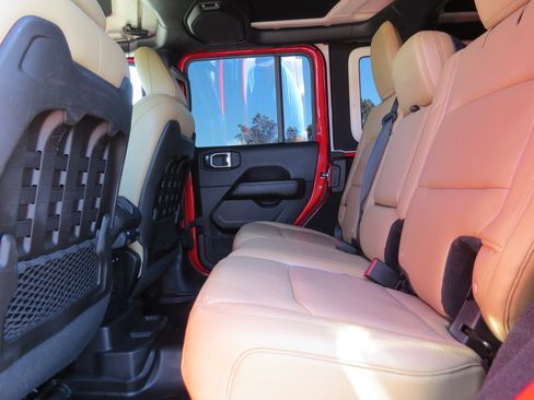 Used 2018 Jeep Wrangler Unlimited Rubicon image 16