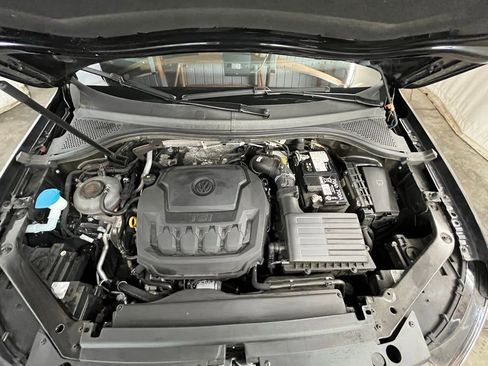 Certified 2024 Volkswagen Tiguan SE R-Line image 31