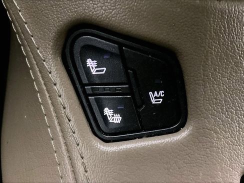 Used 2016 GMC Yukon SLT image 34