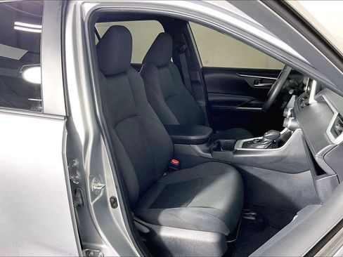 Used 2024 Toyota RAV4 SE image 10
