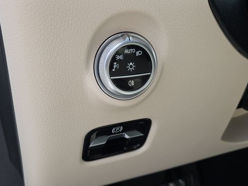 Used 2025 Mercedes-Benz C 300 Sedan image 24