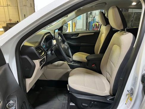 Used 2022 Ford Escape SE w/ SE Sport Appearance Package FWD image 15
