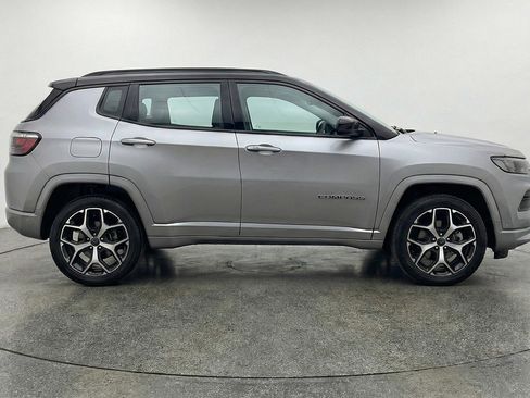 Used 2025 Jeep Compass Limited image 8