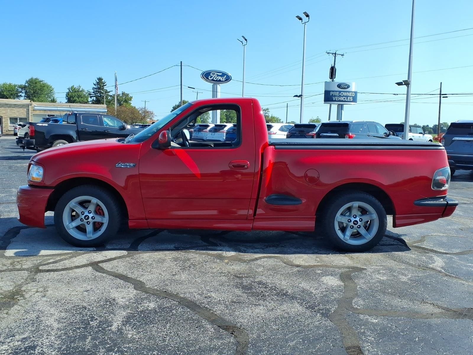 Used 2000 Ford F150 Lightning RWD image 11