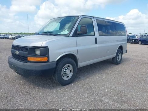 Used 2015 Chevrolet Express 2500 LS RWD image 2