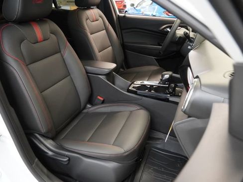 New 2026 Chevrolet Trax RS w/ Sunroof Package FWD image 32