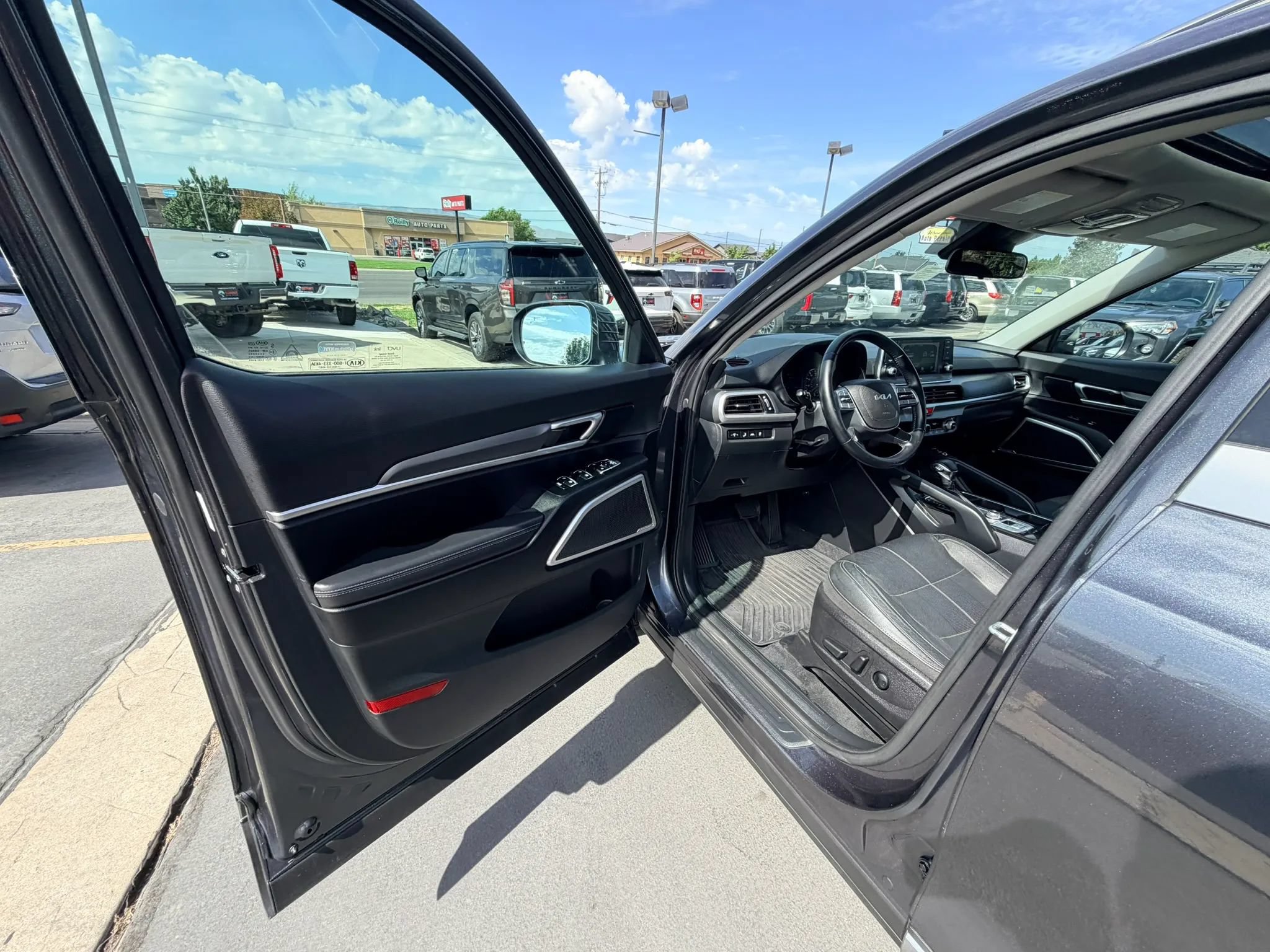 Used 2020 Kia Telluride S w/ S 8 Passenger Seating Package AWD/4WD image 10