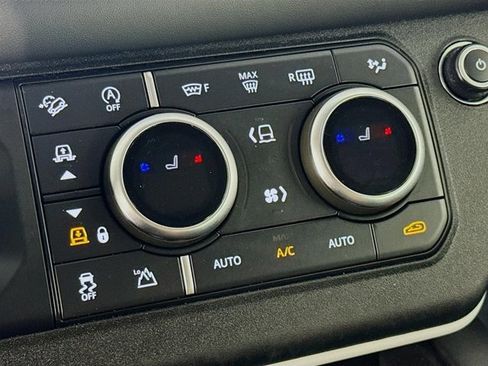 Used 2023 Land Rover Defender 130 SE image 23