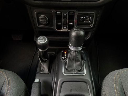 Used 2025 Jeep Wrangler Unlimited Sport AWD/4WD image 18