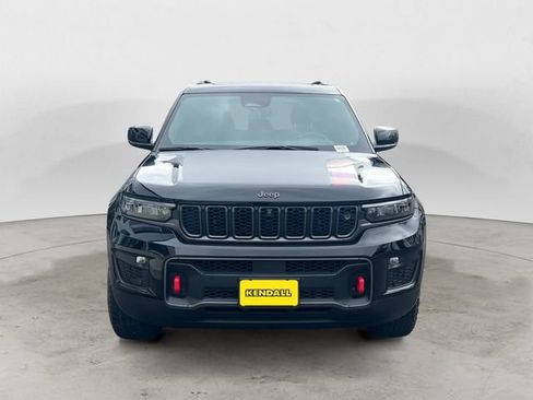 Used 2022 Jeep Grand Cherokee Trailhawk w/ Advanced Protech Group II AWD/4WD image 2