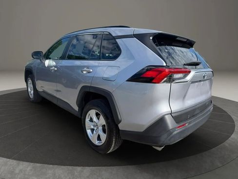 Used 2021 Toyota RAV4 LE AWD/4WD image 7