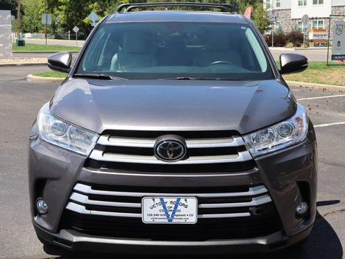 Used 2018 Toyota Highlander Plus AWD/4WD image 12