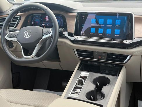 Used 2026 Volkswagen Atlas SE FWD image 12