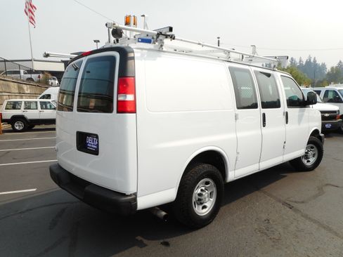 Used 2016 Chevrolet Express 2500 RWD image 7