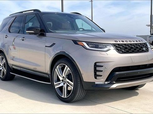 New 2026 Land Rover Discovery Dynamic SE image 2