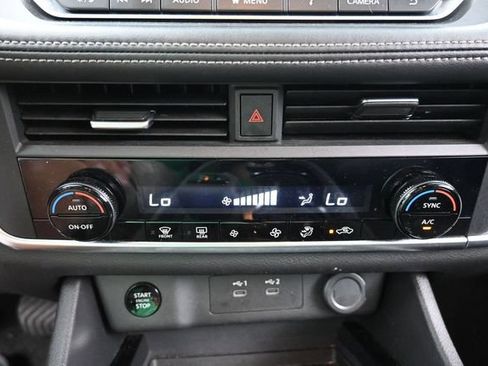 Used 2025 Nissan Rogue SV AWD/4WD image 21