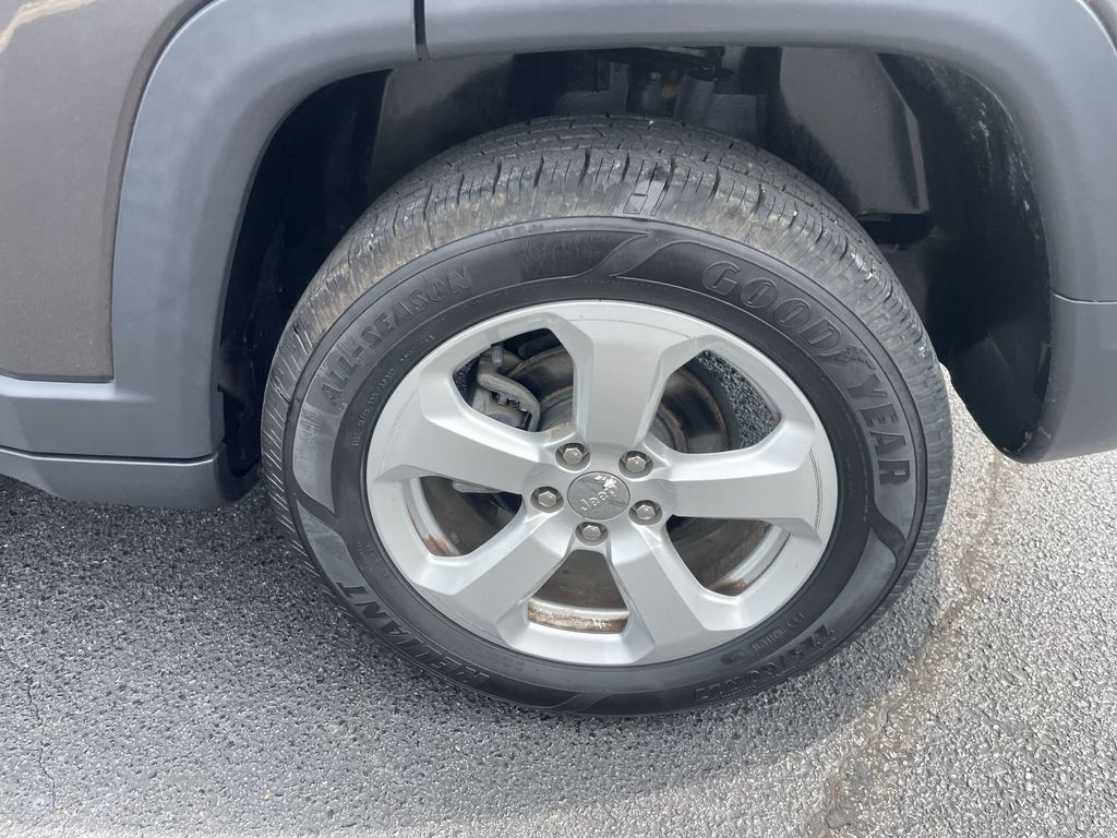 Used 2018 Jeep Compass Latitude AWD/4WD image 8