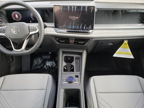 New 2026 Volkswagen Tiguan SE image 9