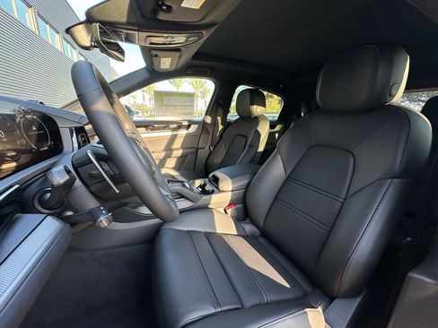 Certified 2026 Porsche Cayenne E-Hybrid Coupe AWD/4WD image 5