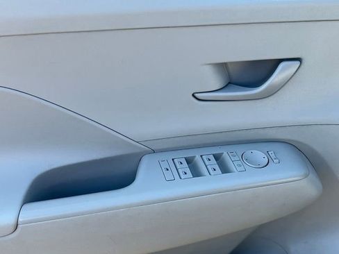 Used 2024 Hyundai Kona SEL image 19