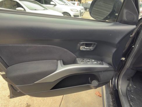 Used 2013 Mitsubishi Outlander SE image 27