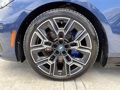 Certified 2025 BMW i5 xDrive40 w/ M Sport Package AWD/4WD image 7