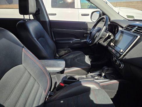 Used 2022 Mitsubishi Outlander Sport SE image 3