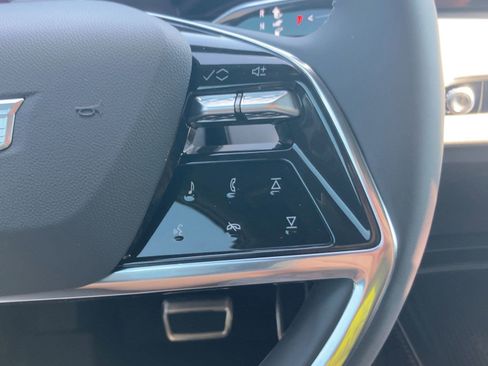 New 2026 Cadillac Vistiq Luxury w/ LPO, Floor Liner Package image 23