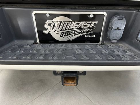 Used 2024 Nissan Titan SV w/ SV Convenience Package AWD/4WD image 40