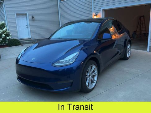 Used 2021 Tesla Model Y Long Range AWD/4WD image 1