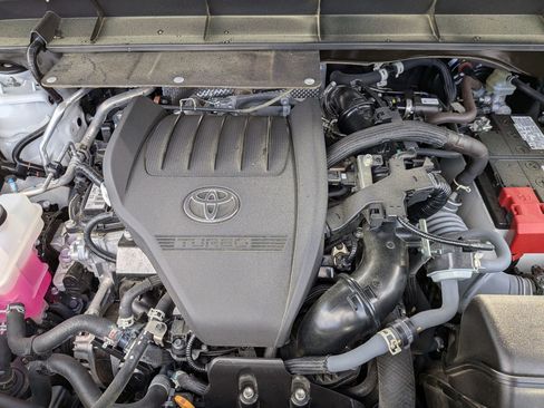 Used 2023 Toyota Highlander XLE AWD/4WD image 35