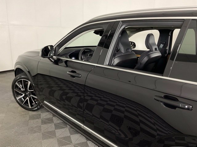 Certified 2025 Volvo XC90 B5 Plus w/ Protection Package AWD/4WD image 38