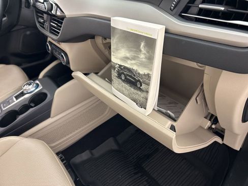 Used 2022 Ford Escape SEL w/ Technology Package image 30