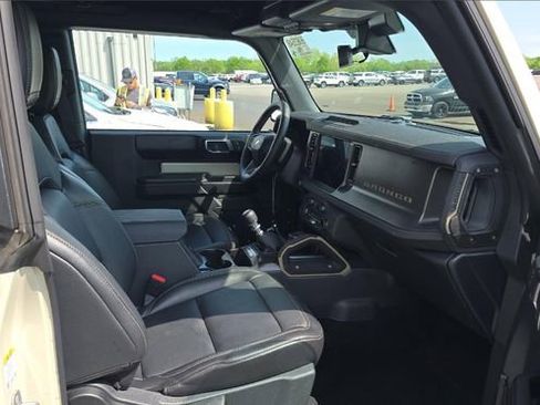 Used 2025 Ford Bronco Badlands w/ Sasquatch Package AWD/4WD image 5