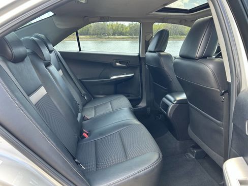 Used 2014 Toyota Camry SE w/ Moonroof Package image 22